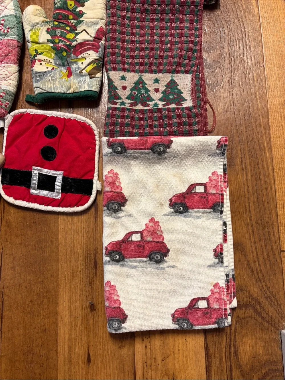 Christmas Baking Mitts And Towels Vintage 11 Pieces